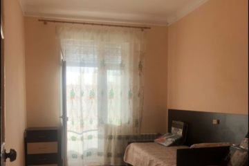 2-к квартира, 55 м², 3/3 эт.