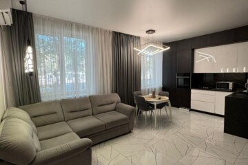 2-к квартира, 52 м², 1/4 эт.