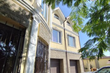 Дом, 558 м², 3 эт.